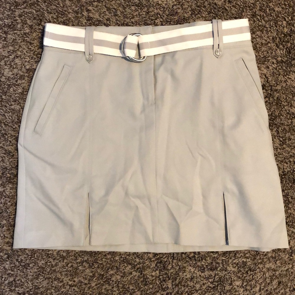 Women’s Light Gray Golf Skort with Stripe Belt